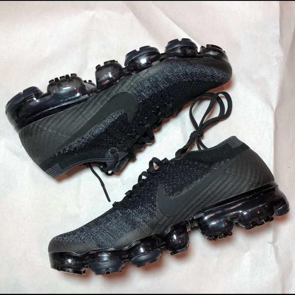 Women’s Nike Vapormax Flyknit triple black